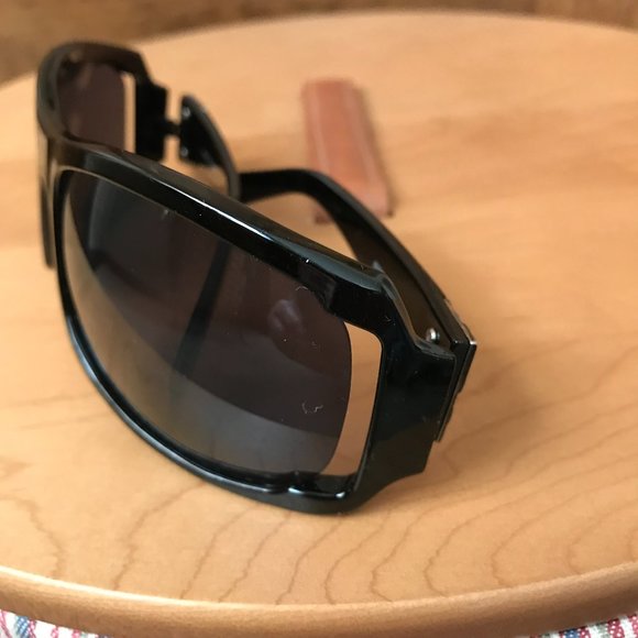 FINAL PRICE - GF Black Framed Oversized Sunglasses #16 - Picture 7 of 7